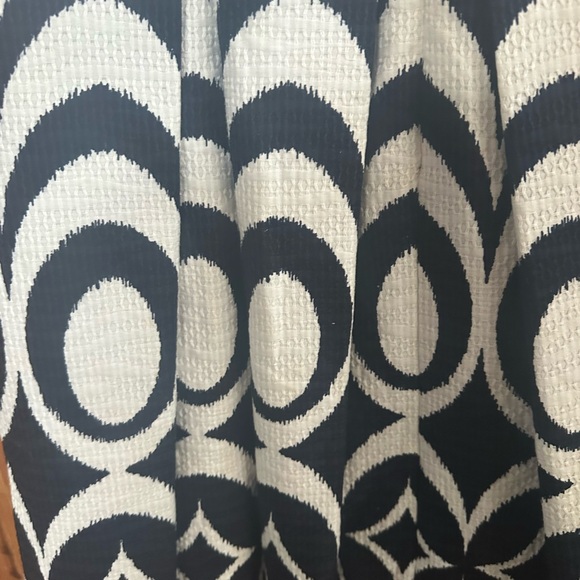 Taylor-sz8 black and white dress with pockets - Picture 5 of 8